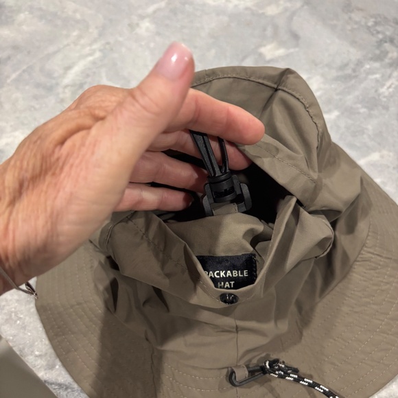 BUCKET HAT - Picture 5 of 11